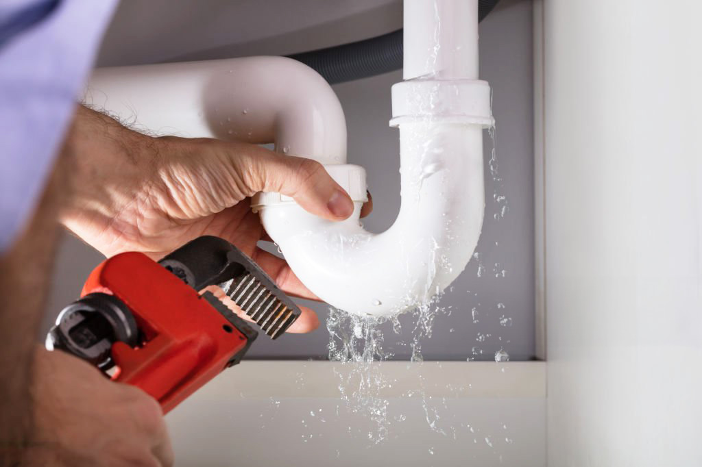 Repairing a leaking pipe